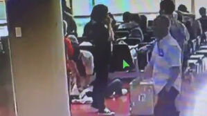 제주공항에 쓰러진 70대 여성 면세점 직원이 응급처치로 구해