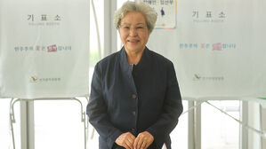 권양숙 여사 투표&hellip;"모두 소중한 한 표 행사하길"