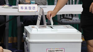 투표장 곳곳서 폭행&middot;고성&hellip;홧김에 투표지 찢기도