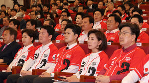 출구조사 결과 보는 국민의힘(사진=연합뉴스)