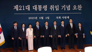 이재명 대통령, 여야 대표와 오찬&hellip;"100% 취할 수 없어, 양보&middot;타협"