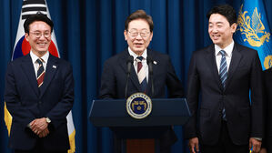 이 대통령, 윤 계엄 선포 장소서 브리핑&hellip;"아무도 없어 무덤 같다"