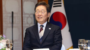이 대통령 "사법부, 국민&middot;헌법에서도 독립하면 어떻게 하나"
