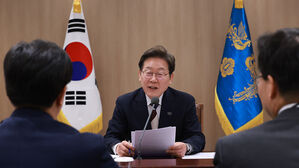 이 대통령, 취임 이튿날인 오늘 첫 국무회의 주재