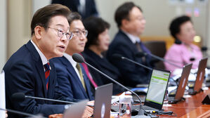 이 대통령, 윤 정부 장관들과 '도시락 회의'&hellip;"어색하겠지만 최선 다 해달라"