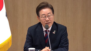 이 대통령, 첫 국무회의 주재&hellip;"할 수 있는 최선 다할 것"