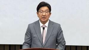 권성동, 국힘 원내대표 사퇴&hellip;"변명할 생각 없어"