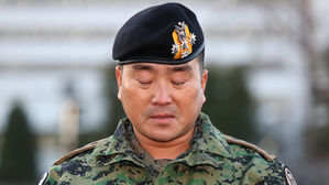 고개 숙인 김현태 전 육군 특수전사령부 707특수임무단(사진=연합뉴스)