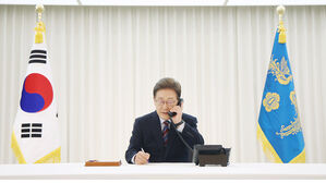 이 대통령, 트럼프와 첫 통화&hellip;"이른 시일 내 만나기로&hellip;관세 합의 노력"