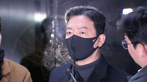 경찰, 대선 후 김성훈 재소환&hellip;비화폰 삭제 정황 조사