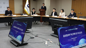 오석환 교육부 차관이 18일 정부세종청사 교육부 대회의실에서 열린 2025년 제3차 글로컬 대학 혁신지원 토론회에서 인사말을 하고 있다.