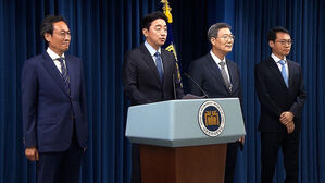 정무 우상호 · 홍보 이규연 · 민정 오광수