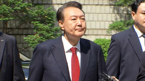 대선 이후 첫 공판…윤, 특검법에 입장 낼까