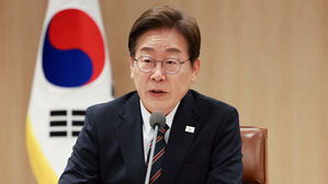 고법, 이 대통령 선거법 파기환송심 연기&hellip;"헌법 84조 따라"