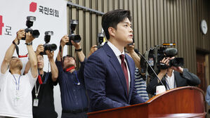 국민의힘 김용태 비상대책위원장이 9일 서울 여의도 국회에서 열린 의원총회에서 발언하고 있다.(사진=연합뉴스)