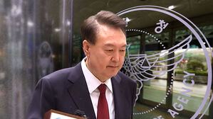 경찰, 오는 목요일 윤 소환 통보…비화폰 관련 혐의 추가
