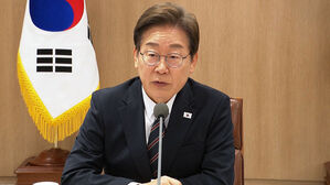 "'헌법 84조' 적용 이 대통령 재판 중단 위헌" 헌법소원 잇달아