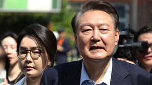 외환 &middot; 반란죄도 수사&hellip;윤 부부 혐의 총망라