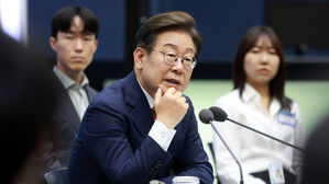 이재명 대통령이 11일 서울 영등포구 한국거래소에서 열린 주식시장 불공정거래 근절을 위한 현장 간담회에서 참석자 질문에 답하고 있다. (사진=연합뉴스)