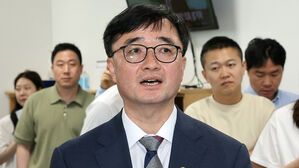 임기근 신임 기획재정부 2차관이 11일 정부세종청사 기획재정부 기자실을 찾아 출입 기자들과 얘기를 나누고 있다.(사진=연합뉴스)