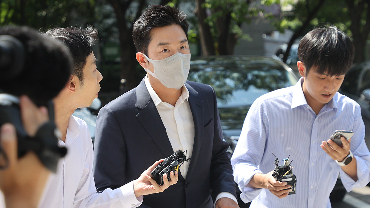 '코인 불법 상장 수수료' 프로골퍼 출신 안성현 보석 석방