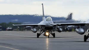 KF-16 알래스카서 훈련 중 사고…조종사 2명 비상탈출