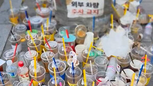 틈마다 툭, 줄줄이 쌓는다…"없어야 좋다"던 성동구, 결국