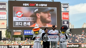 '한 경기 18K' 폰세, KBO '씬-스틸러상' 5월 수상자 선정