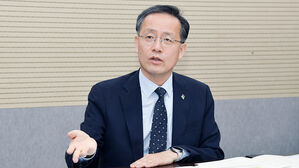 신임 기재장관 대행 "가장 중요한 물가&middot;부동산 먼저 점검"