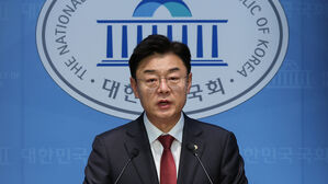 국민의힘 김성원 의원이 12일 서울 여의도 국회 소통관에서 원내대표 출마 선언을 하고 있다.