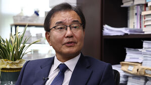 순직 해병 수사 방해 의혹 사건을 수사할 이명현 특별검사가 지난 13일 서울 서초동 사무실에서 취재진과 인터뷰를 하고 있다.