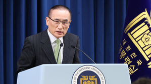 위성락 국가안보실장이 15일 서울 용산 대통령실에서 이재명 대통령 캐나다 G7 정상회의 참석 관련 설명을 하고 있다.