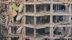 이란 미사일에 맞아 파괴된 이스라엘 텔아비브 근처 바트얌 지역 건물 (사진=AP, 연합뉴스)