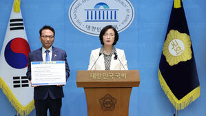 민주 "김용현 등 핵심피고인 구속만료 임박&hellip;추가 기소해야"
