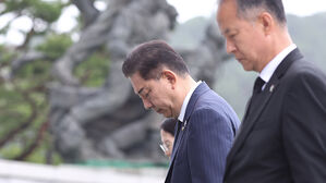 김병기, 6&middot;25 행사 참석&hellip;순직 채 해병 묘역 참배