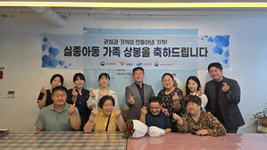 34년 만에 상봉한 가족(사진=강원경찰청 제공, 연합뉴스)