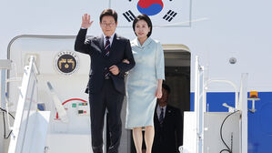 이 대통령, G7 회의 열리는 캐나다 도착&hellip;정상외교 데뷔전
