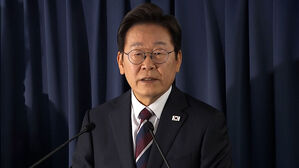 이 대통령 "보편&middot;차등 섞는 게 어떤가"&hellip;혼합 지급 무게