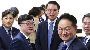당정대 "지원금 전 국민 지급&hellip;인구소멸지역 추가 지원"