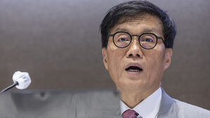 상반기 물가 관련 질문에 답하는 이창용 한은 총재(사진=연합뉴스)