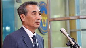 취재진과 질의응답하는 민중기 특검(사진=연합뉴스)