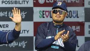 박수치는 이호준 감독(사진=연합뉴스)