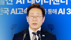 AI 데이터센터 출범식 참석…"깔딱고개 넘는 중"