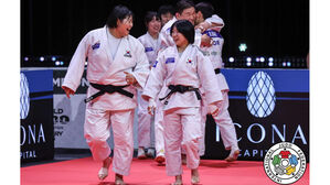 유도 대표팀 선수들이 21일(한국시간) 헝가리 부다페스트에서 열린 국제유도연맹(IJF) 세계유도선수권대회 혼성 단체전 준결승에서 독일을 꺾고 결승 진출에 성공한 뒤 기뻐하고 있다. (사진=국제유도연맹 홈페이지 캡처, 연합뉴스)
