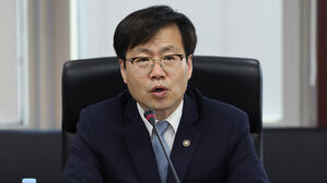 여한구 산업통상자원부 통상교섭본부장이 17일 서울 종로구 한국무역보험공사에서 열린 제46회 통상추진위원회 회의에서 발언을 하고 있다.