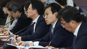 여한구 산업통상자원부 통상교섭본부장이 17일 서울 종로구 한국무역보험공사에서 열린 제46회 통상추진위원회 회의에서 발언하고 있다.