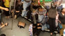 "뱀이야!" 매달리고 펄쩍…비명 쏟아진 지하철 반전