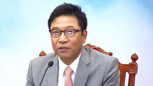 A2O 이수만, 마크롱 만나 문화 협업 환담