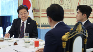 이 대통령, 첫 수석보좌관 회의 주재..경제 상황 논의할 듯