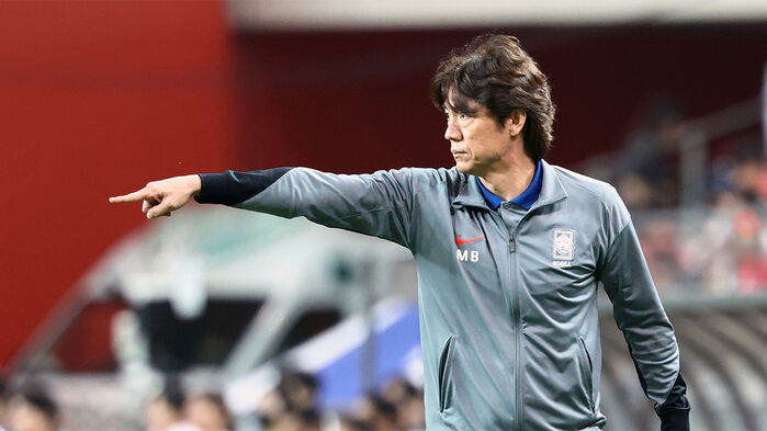 10일 서울월드컵경기장에서 열린 2026 북중미 월드컵 아시아 3차 예선 최종전 한국과 쿠웨이트의 경기. 한국 홍명보 감독이 작전을 지시하고 있다.(사진=연합뉴스)